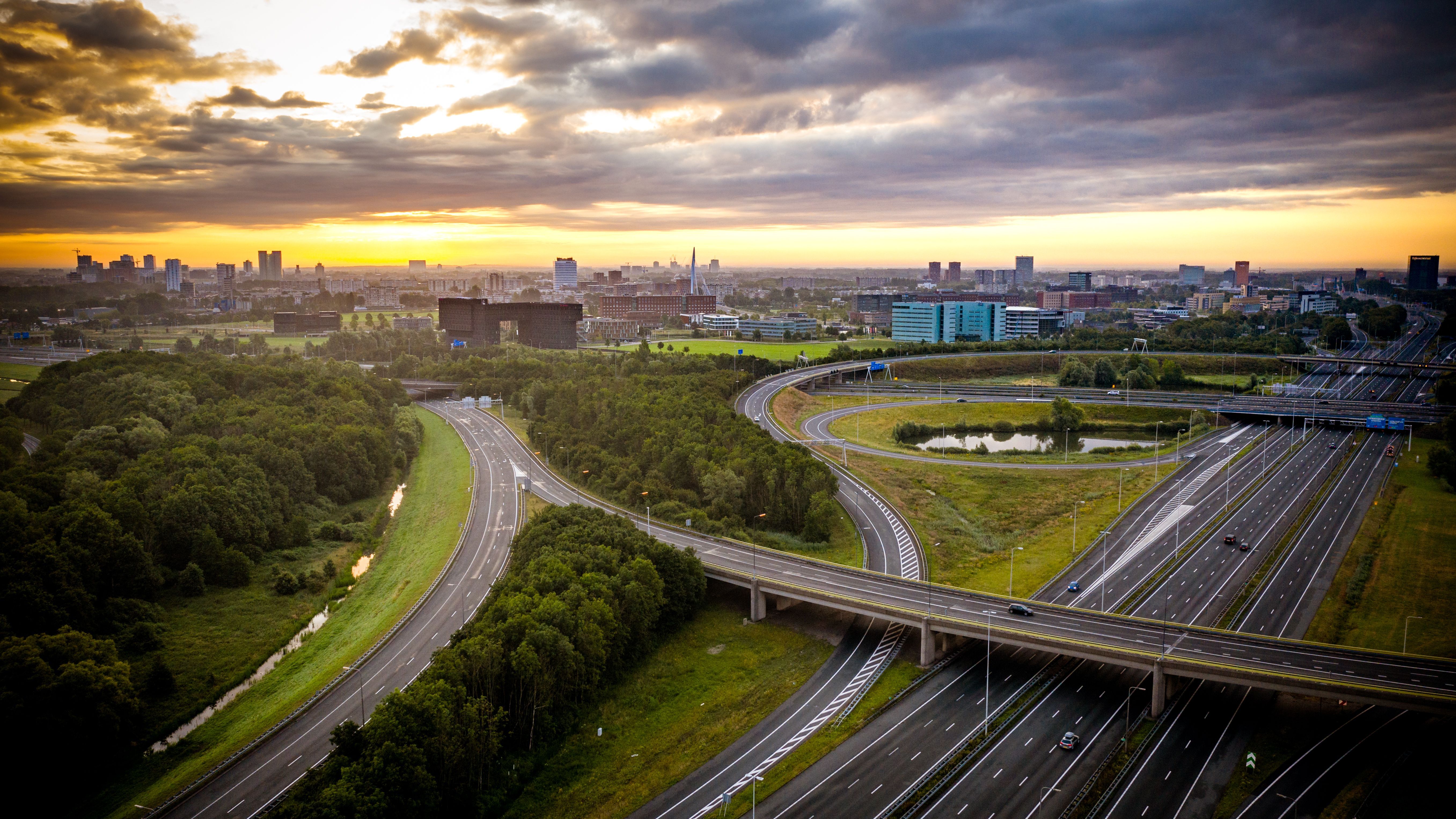 Skyline Utrecht bij zonsopkomst